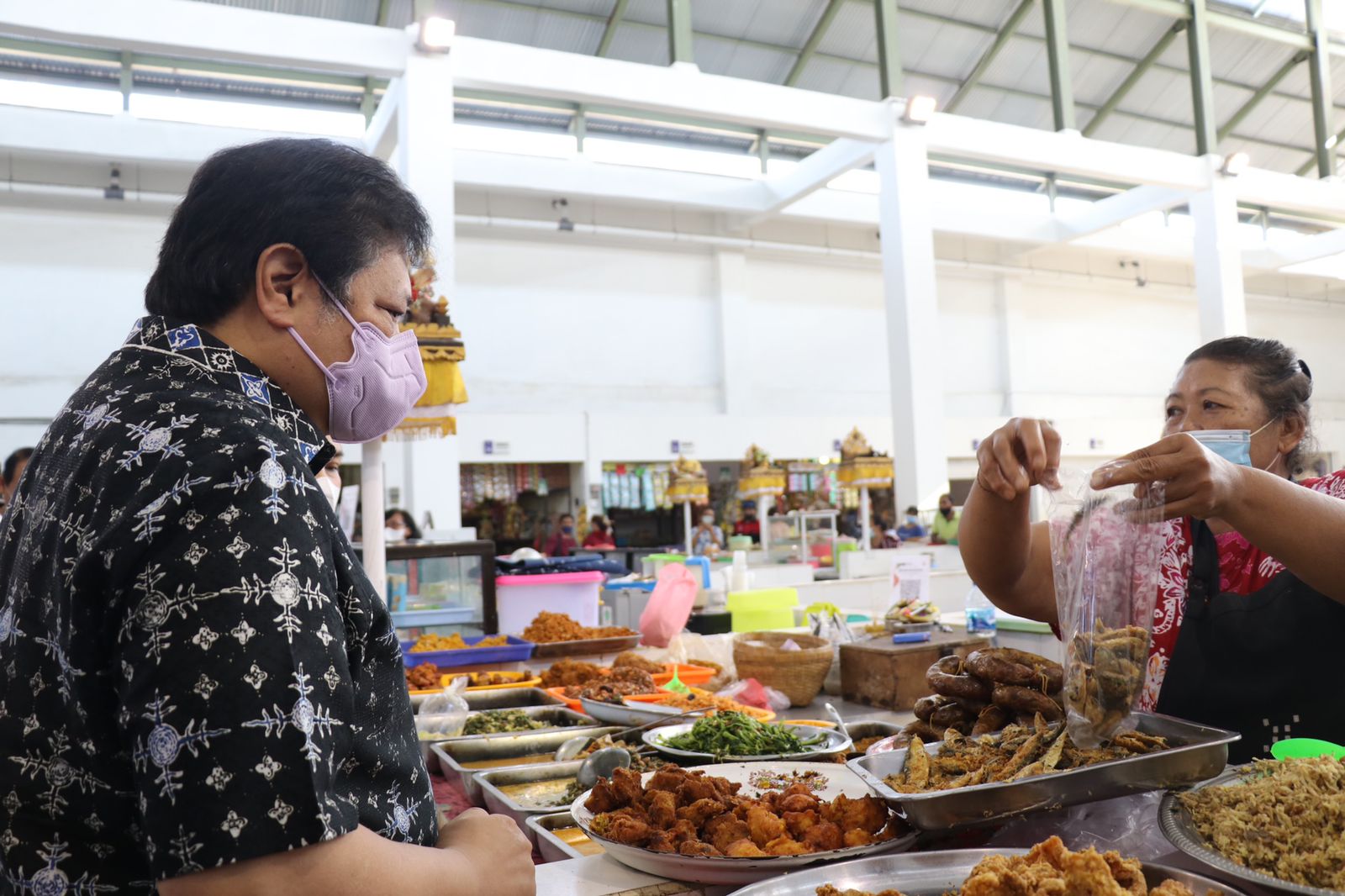 Harga Minyak, Airlangga Gelar Operasi Pasar