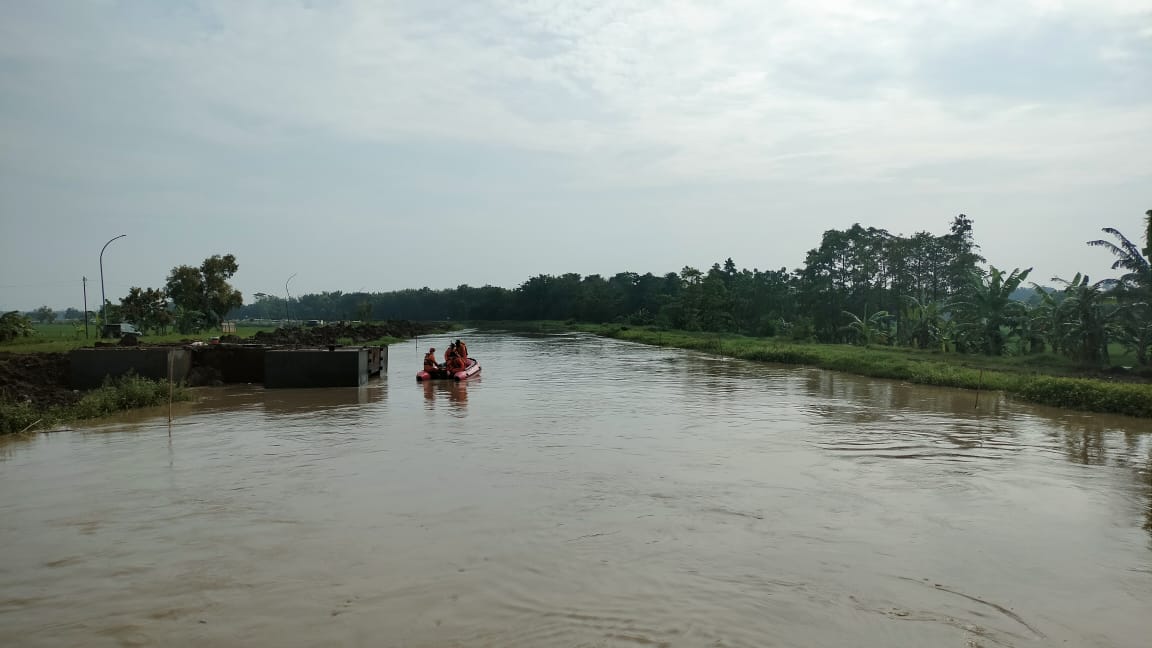 Warga Jati Tengah Tenggelam di Sungai Cipelang Majalengka, Tim SAR Lakukan Pencarian