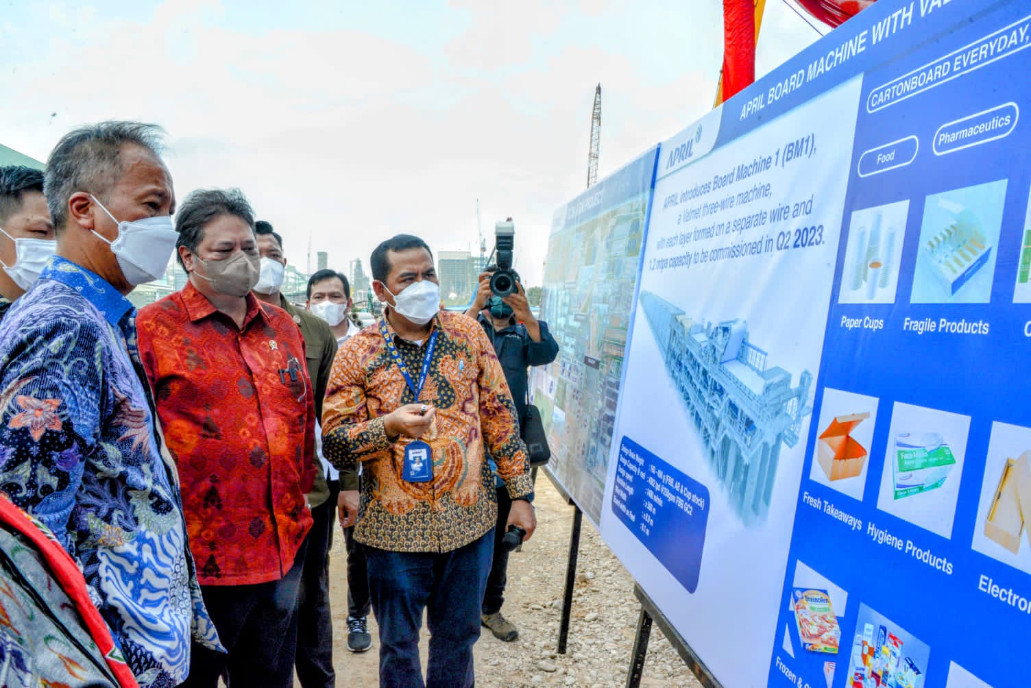 Airlangga Hartarto Groundbreaking Investasi Pabrik Kertas Berkelanjutan Terbesar di Sumatera