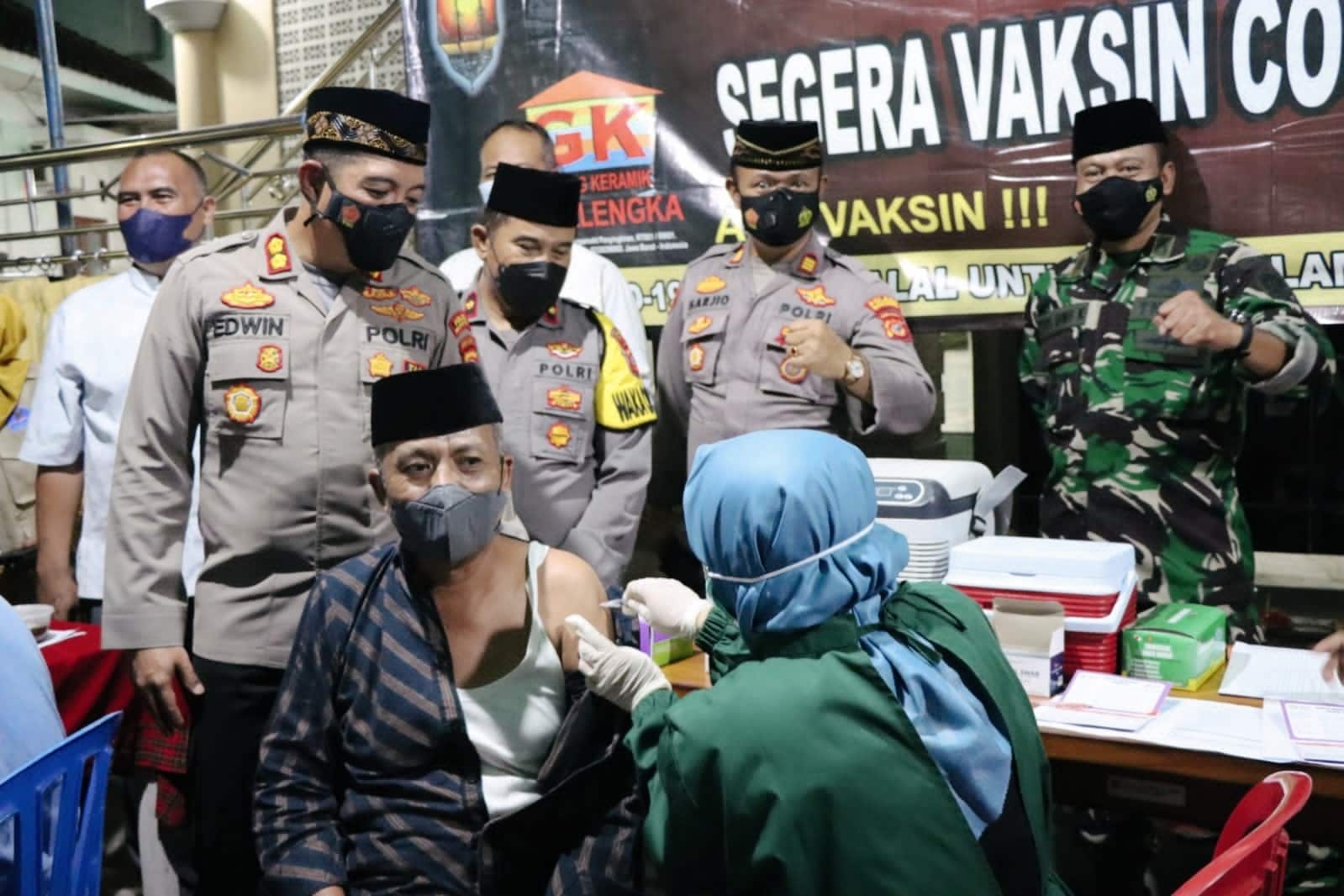 Polres Gelar Vaksinasi Malam Hari