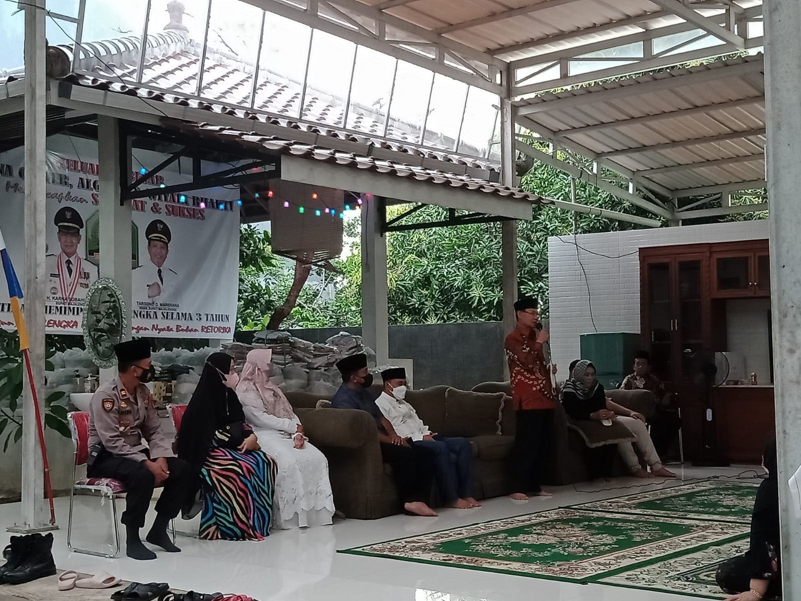 Kades Yosa Bagi-bagi Sembako dan Paket Lebaran